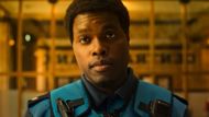 Both cops have something in common. (Image via Netflix)